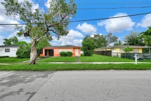 1351 SW 74th Ave, Miami, FL 33144 - MLS#A11872423