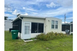 14725 NW 1 RV#4, Okeechobee, FL 34972 - MLS#A11872428