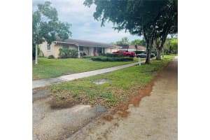 1230 NW 74th Ave 1230, Plantation, FL 33313 - MLS#A11872440