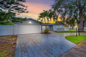 4801 Harrison St, Hollywood, FL 33021 - MLS#A11872444