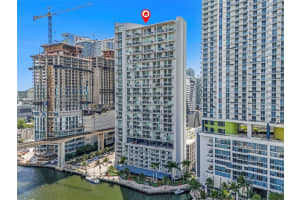 690 Sw 1st Ct 2710, Miami