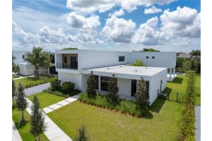 16740 N Botaniko Dr N, Weston