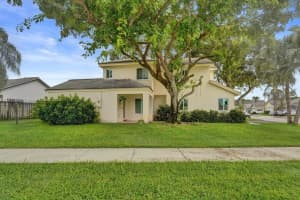 2747 Pinewood Ct, Davie, FL 33328 - MLS#A11872550