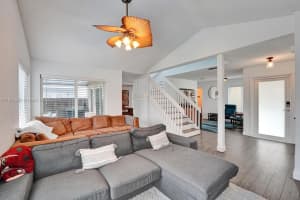 2747 Pinewood Ct, Davie, FL 33328 - MLS#A11872550