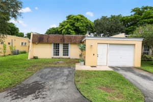7332 Bay Hill Dr, Hialeah