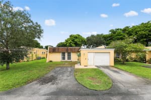 7332 Bay Hill Dr, Hialeah, FL 33015 - MLS#A11872597