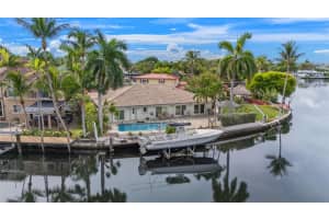 2401 Fryer Pt, Fort Lauderdale, FL 33305 - MLS#A11872604