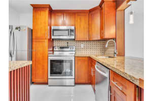 7125 Bay Dr 308, Miami Beach, FL 33141 - MLS#A11872662