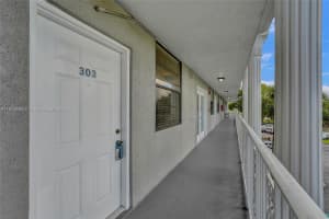 1502 Whitehall Dr 303, Davie, FL 33324 - MLS#A11872685