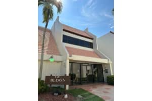 303 Racquet Club Rd 213, Weston