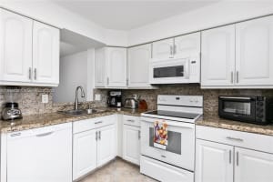 4550 NW 18th Ave 709, Deerfield Beach, FL 33064 - MLS#A11872726