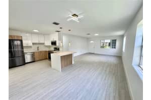 6825 SW 12th St, Pembroke Pines, FL 33023 - MLS#A11872767