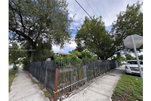 2751 NW 24th Ave, Miami, FL 33142 - MLS#A11872867