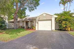 3833 Nw 107th Way, Sunrise