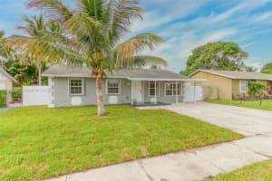 8130 SW 7th Ct, North Lauderdale, FL 33068 - MLS#A11872937