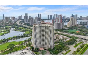 19501 W Country Club Dr 2415, Aventura