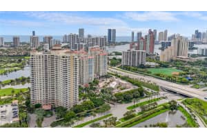 19501 W Country Club Dr 2415, Aventura, FL 33180 - MLS#A11872940