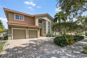 7965 NW 162nd St, Miami Lakes, FL 33016 - MLS#A11872962
