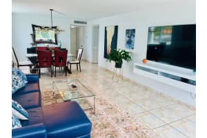 8233 Harding Ave 309, Miami Beach, FL 33141 - MLS#A11872968