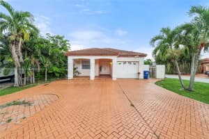 8155 NW 201st St, Hialeah, FL 33015 - MLS#A11873019