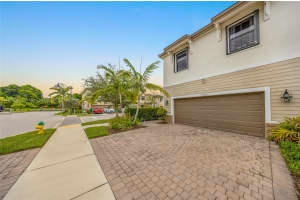 5967 Mustang Mnr, Davie, FL 33314 - MLS#A11873041