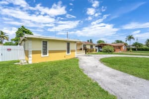 105 NE 213th St, Miami Gardens, FL 33179 - MLS#A11873058