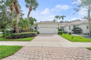 2518 Bay Pointe Ct, Weston, FL 33327 - MLS#A11873097
