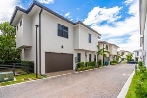 8229 NW 44th St ., Doral, FL 33166 - MLS#A11873156