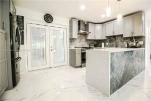 5601 SW 38th St, Davie, FL 33314 - MLS#A11873186