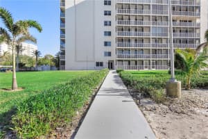 5 Bluebill 701, Naples, FL 34108 - MLS#A11873243