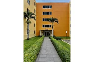 7000 Nw 186th St 4-121, Hialeah