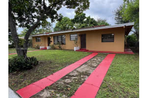 1732 NE 158th St, North Miami Beach, FL 33162 - MLS#A11873331