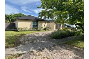 6061 NW 198th Ter, Miami, FL 33015 - MLS#A11873335