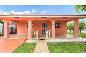 198 W 39th Pl, Hialeah