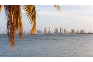 7508 W Treasure Dr, North Bay Village, FL 33141 - MLS#A11873417