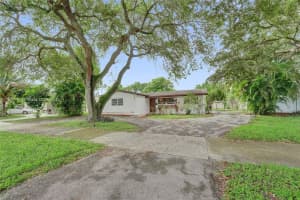 3330 Taft St, Hollywood, FL 33021 - MLS#A11873497