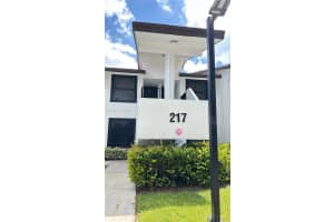 217 Lake Pointe Dr 202, Oakland Park, FL 33309 - MLS#A11873508