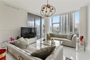 851 Ne 1st Ave 1611, Miami