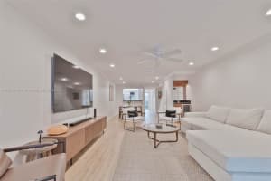 825 SE 2nd St 825, Fort Lauderdale, FL 33301 - MLS#A11873619