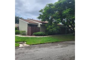 33 Meadows Dr, Boynton Beach, FL 33436 - MLS#A11873631