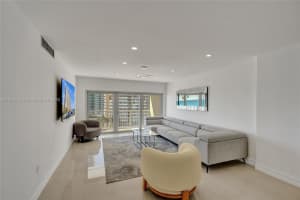 1950 S Ocean Dr 8J, Hallandale Beach, FL 33009 - MLS#A11873665
