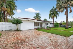 2201 NE 52nd St, Fort Lauderdale, FL 33308 - MLS#A11873668
