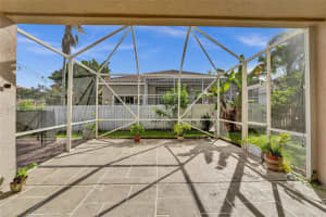 1379 NW 166th Ave, Pembroke Pines, FL 33028 - MLS#A11873673