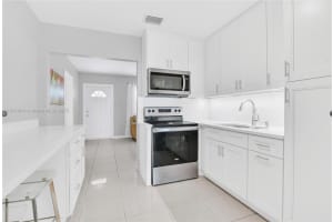 822 Avenida Hermosa, West Palm Beach, FL 33405 - MLS#A11873674