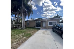 822 Avenida Hermosa, West Palm Beach, FL 33405 - MLS#A11873674