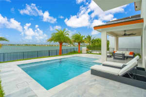 15540 Nw 88th Ave, Miami Lakes