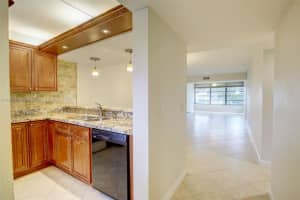 1715 Whitehall Dr 206, Davie, FL 33324 - MLS#A11873824