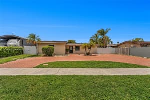 7920 NW 171st St, Hialeah, FL 33015 - MLS#A11873825