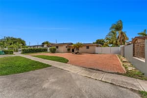 7920 NW 171st St, Hialeah, FL 33015 - MLS#A11873825