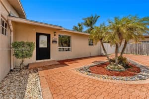 7920 NW 171st St, Hialeah, FL 33015 - MLS#A11873825